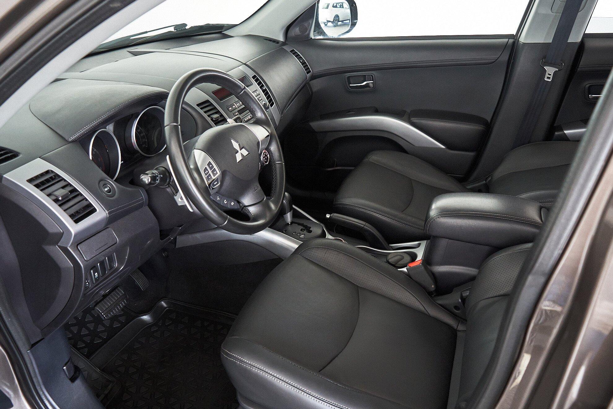 Mitsubishi Outlander 2011, коричневый
