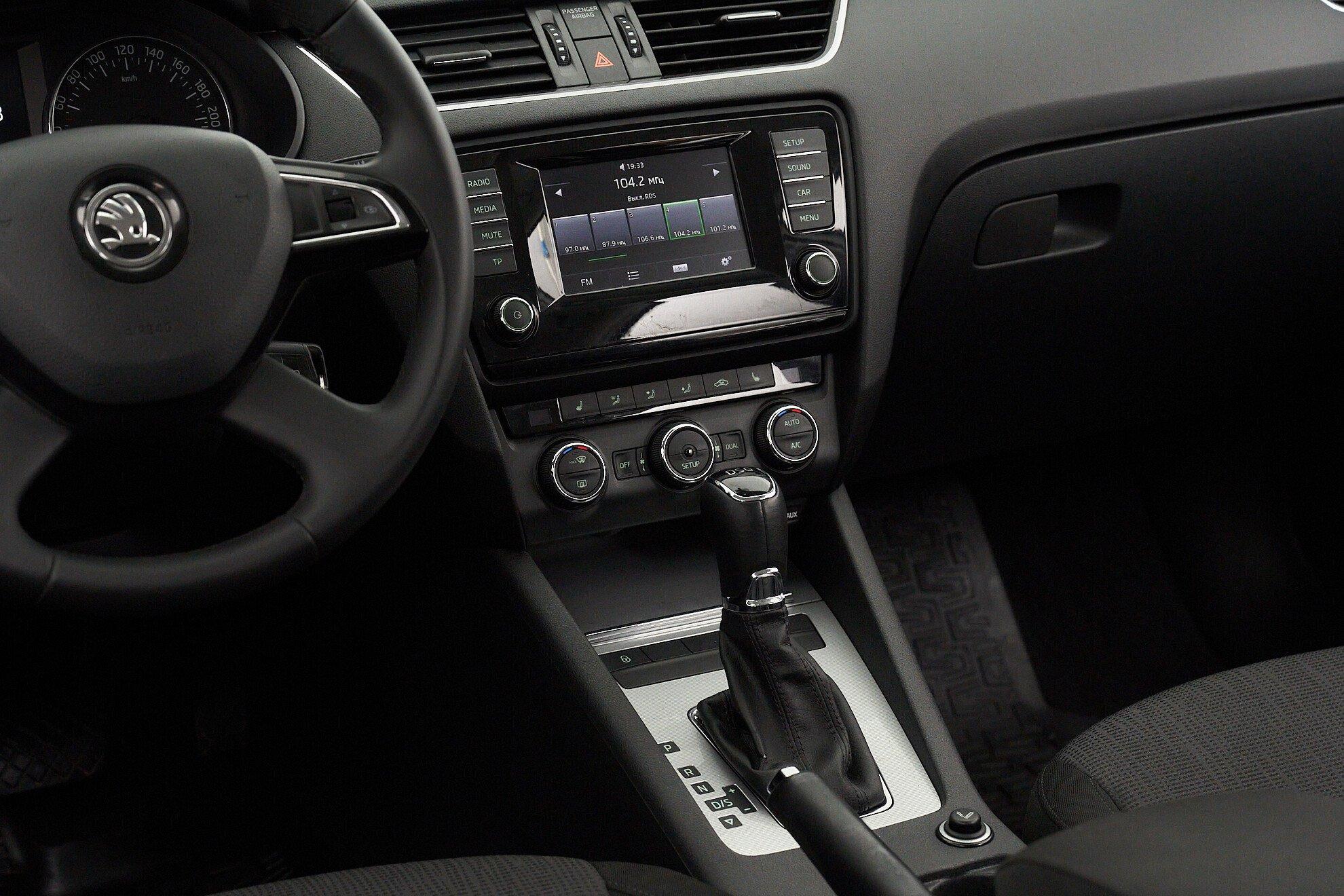 Skoda Octavia 2014, белый