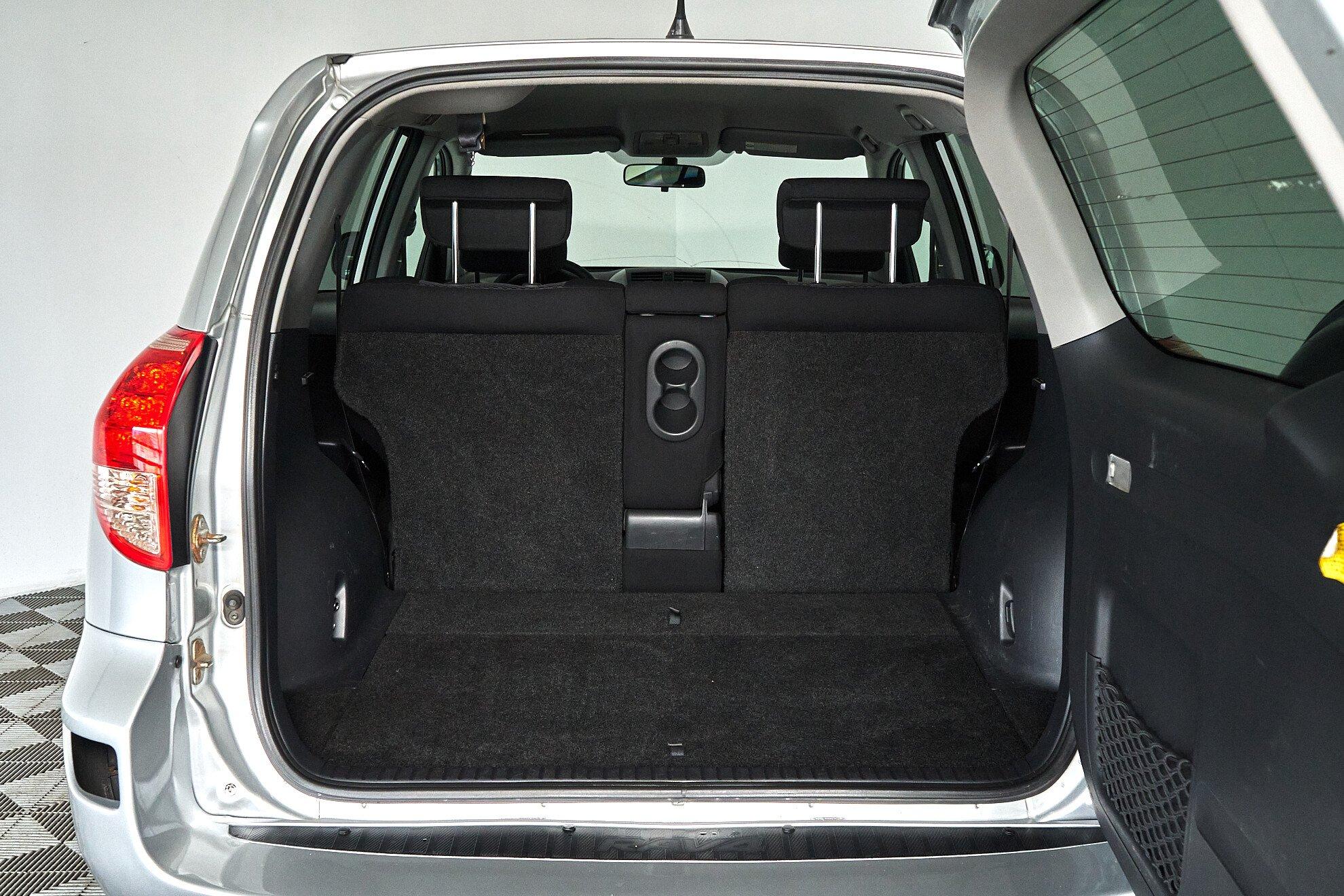 Toyota RAV4 2008, серебряный