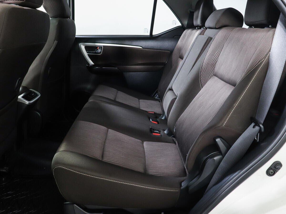 Toyota Fortuner 2018, белый