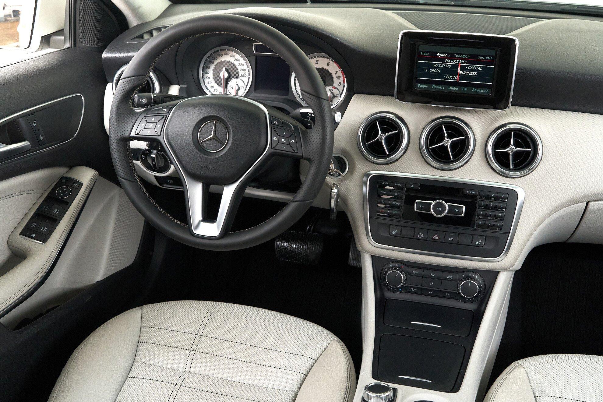Mercedes-Benz A-Класс 2013, белый