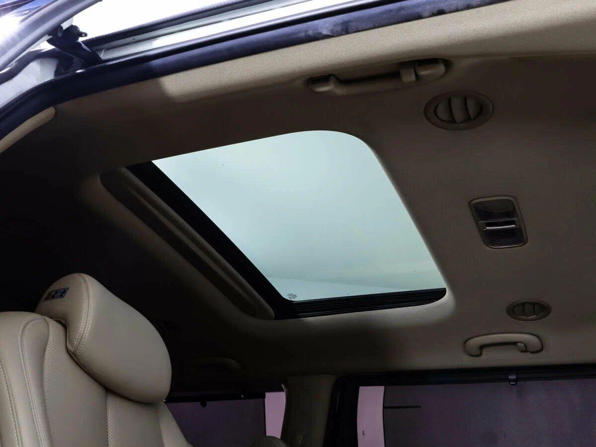 Kia Carnival 2017, белый