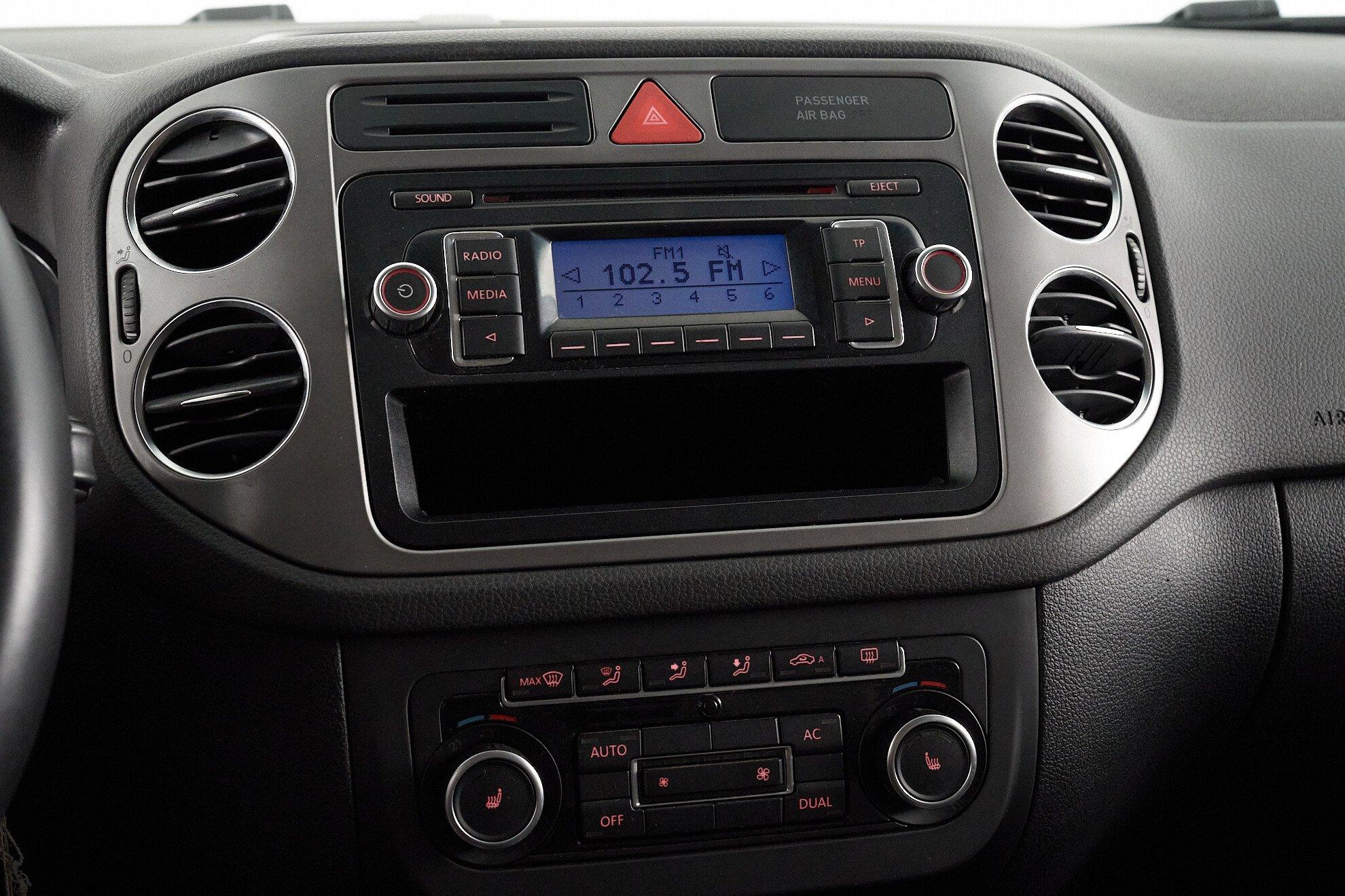 Volkswagen Tiguan 2011, серебряный
