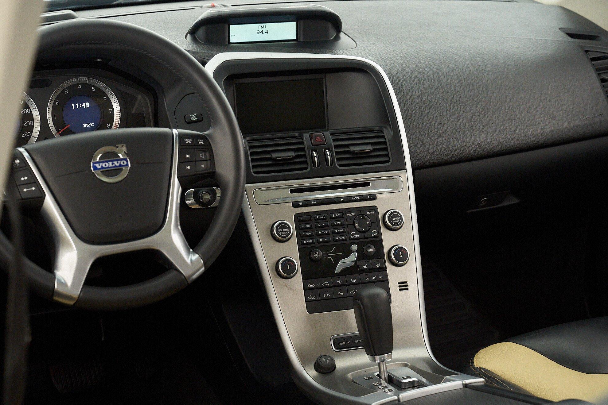 Volvo XC60 2010, черный