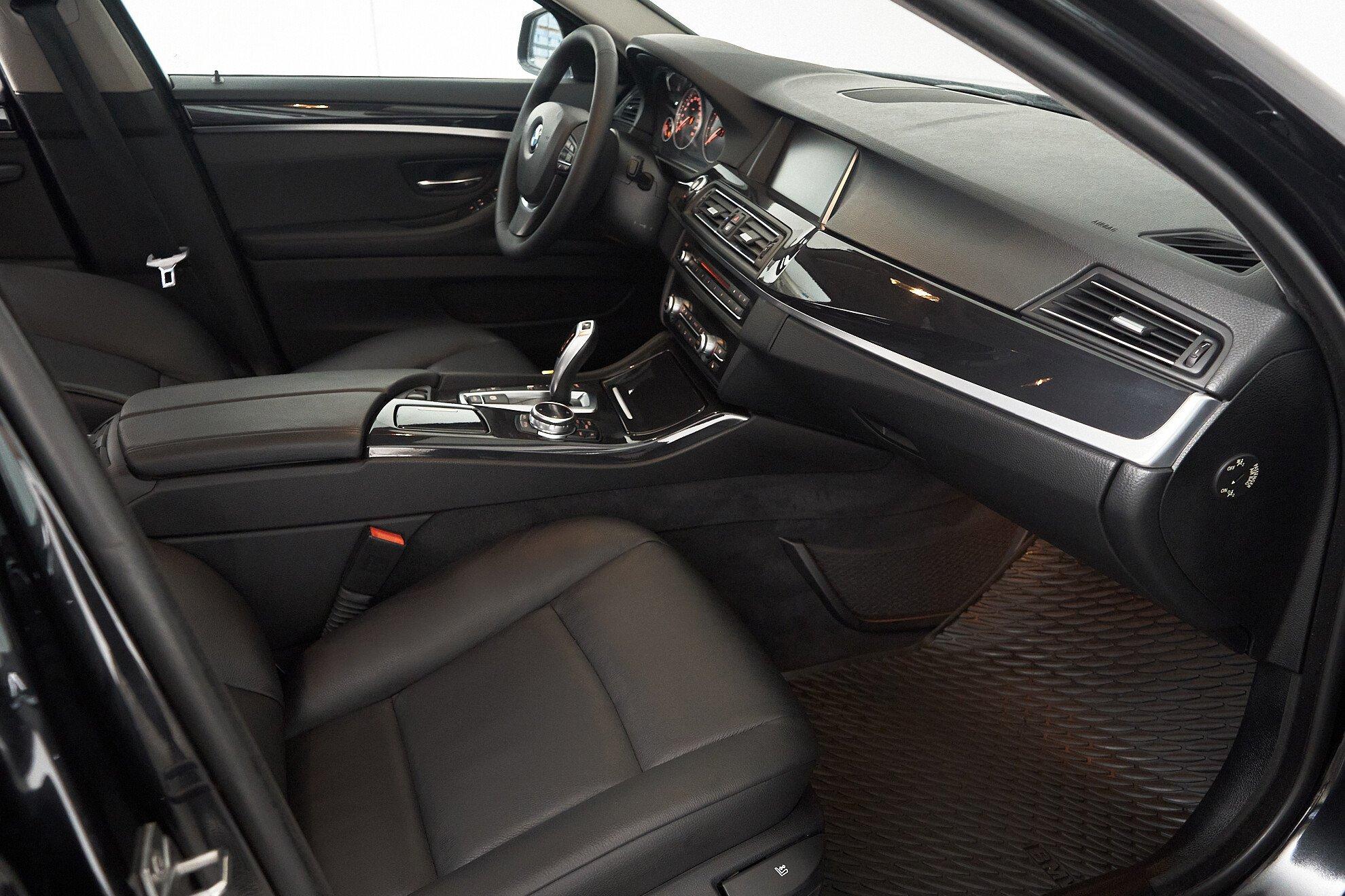 BMW 5 серии 2012, черный