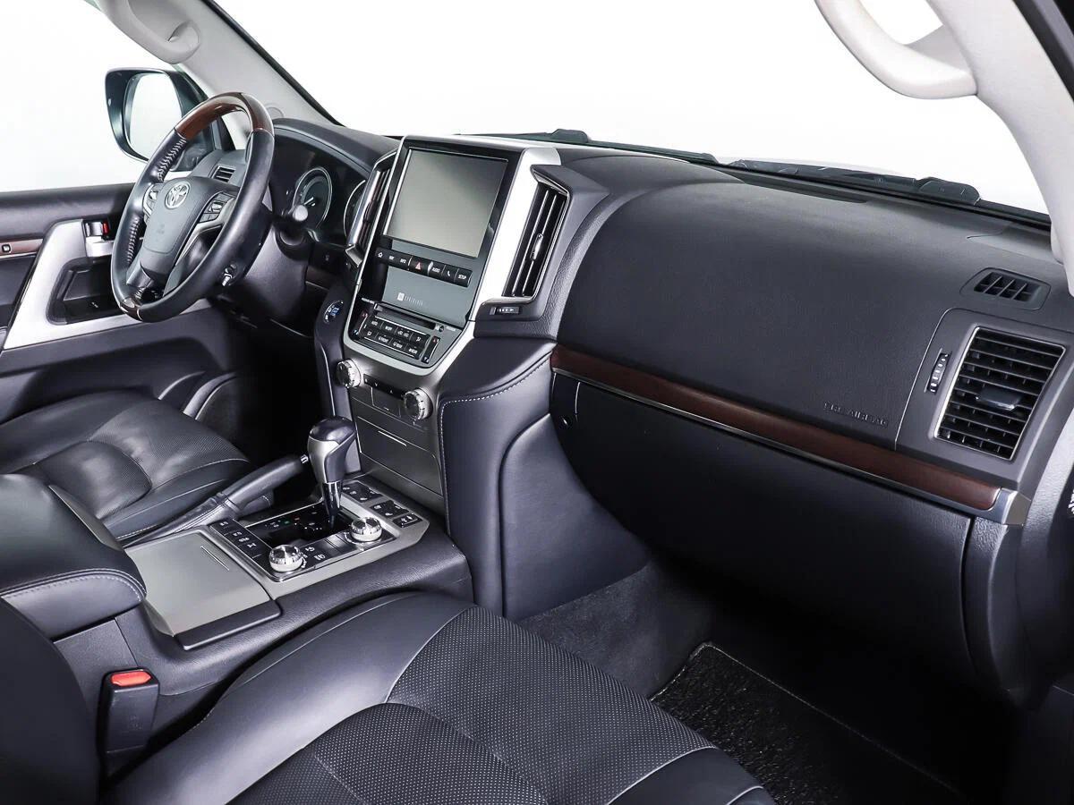 Toyota Land Cruiser 2016, черный