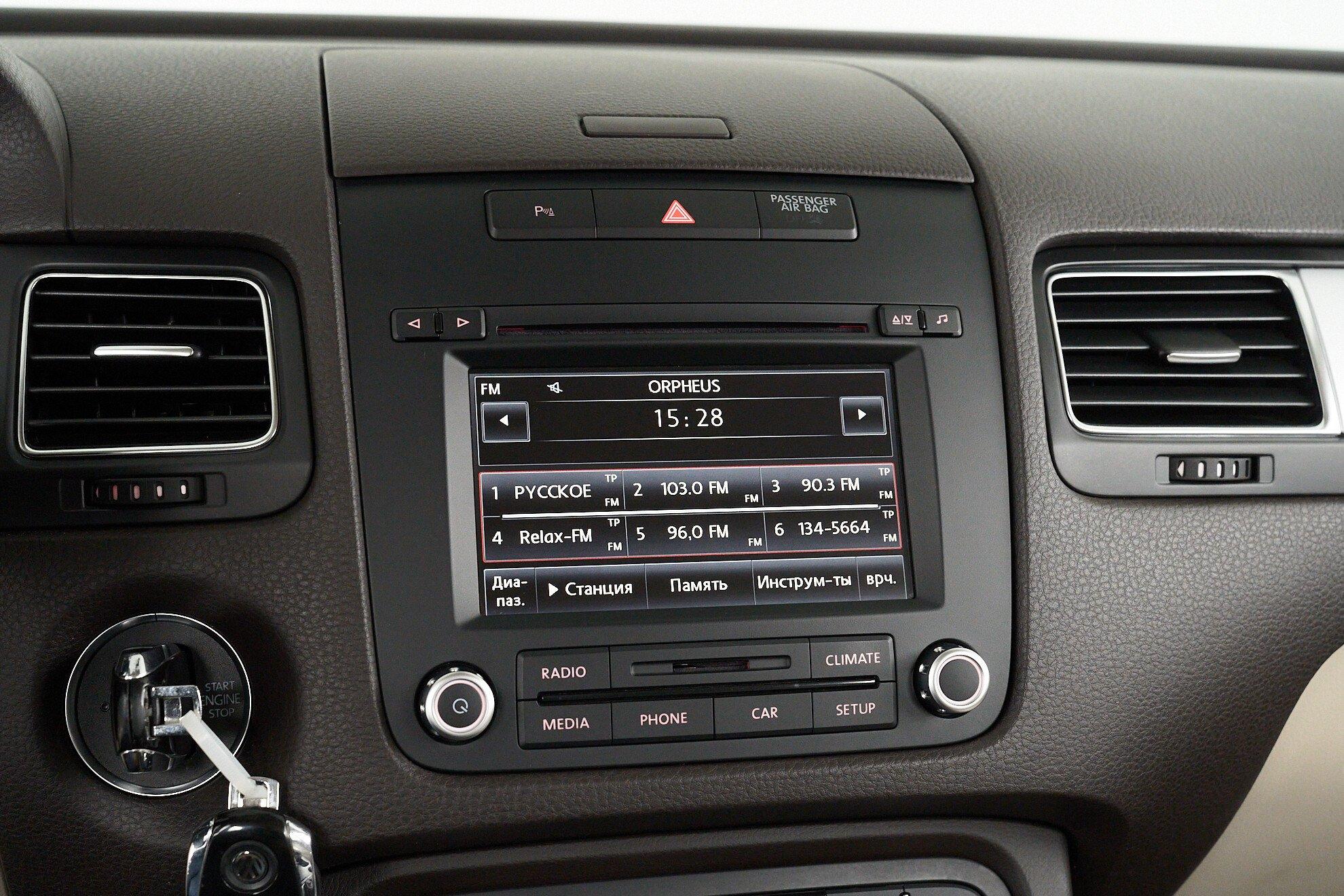Volkswagen Touareg 2014, черный