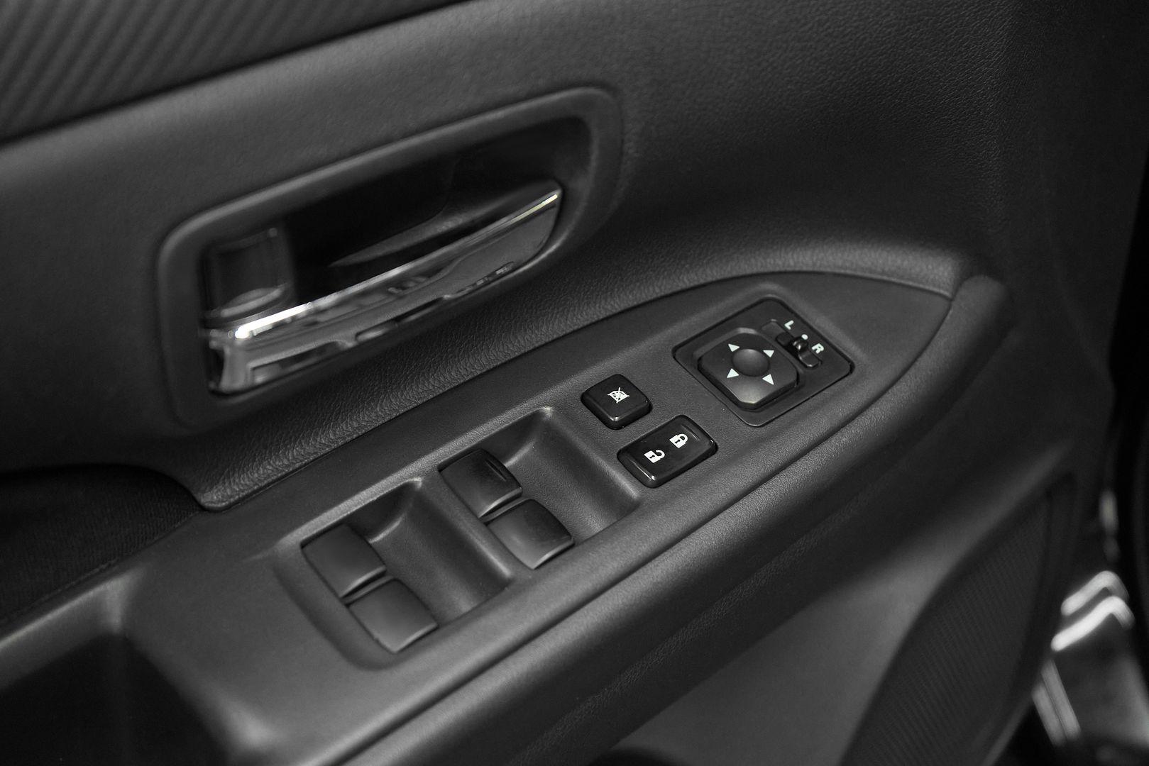 Mitsubishi Outlander 2014, черный
