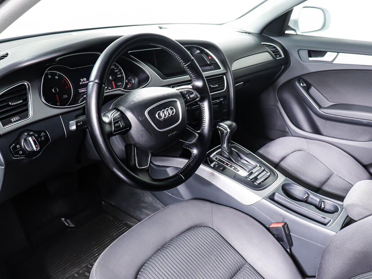 Audi A4 2015, белый