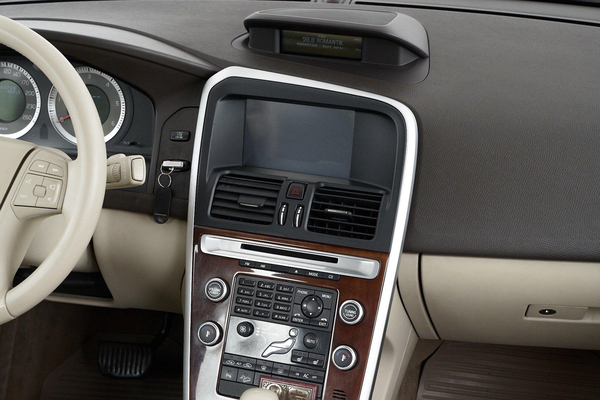Volvo XC60 2010, коричневый