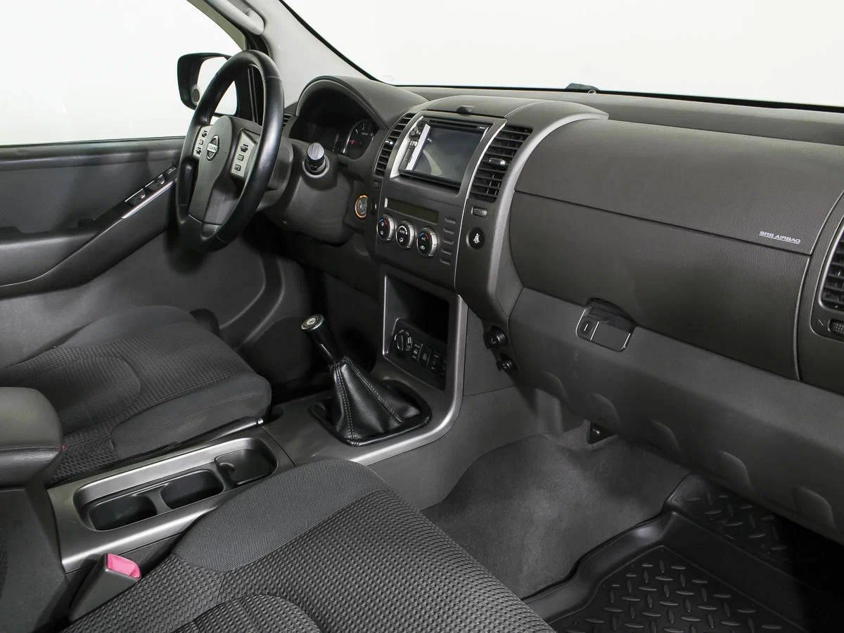 Nissan Pathfinder 2009, зеленый