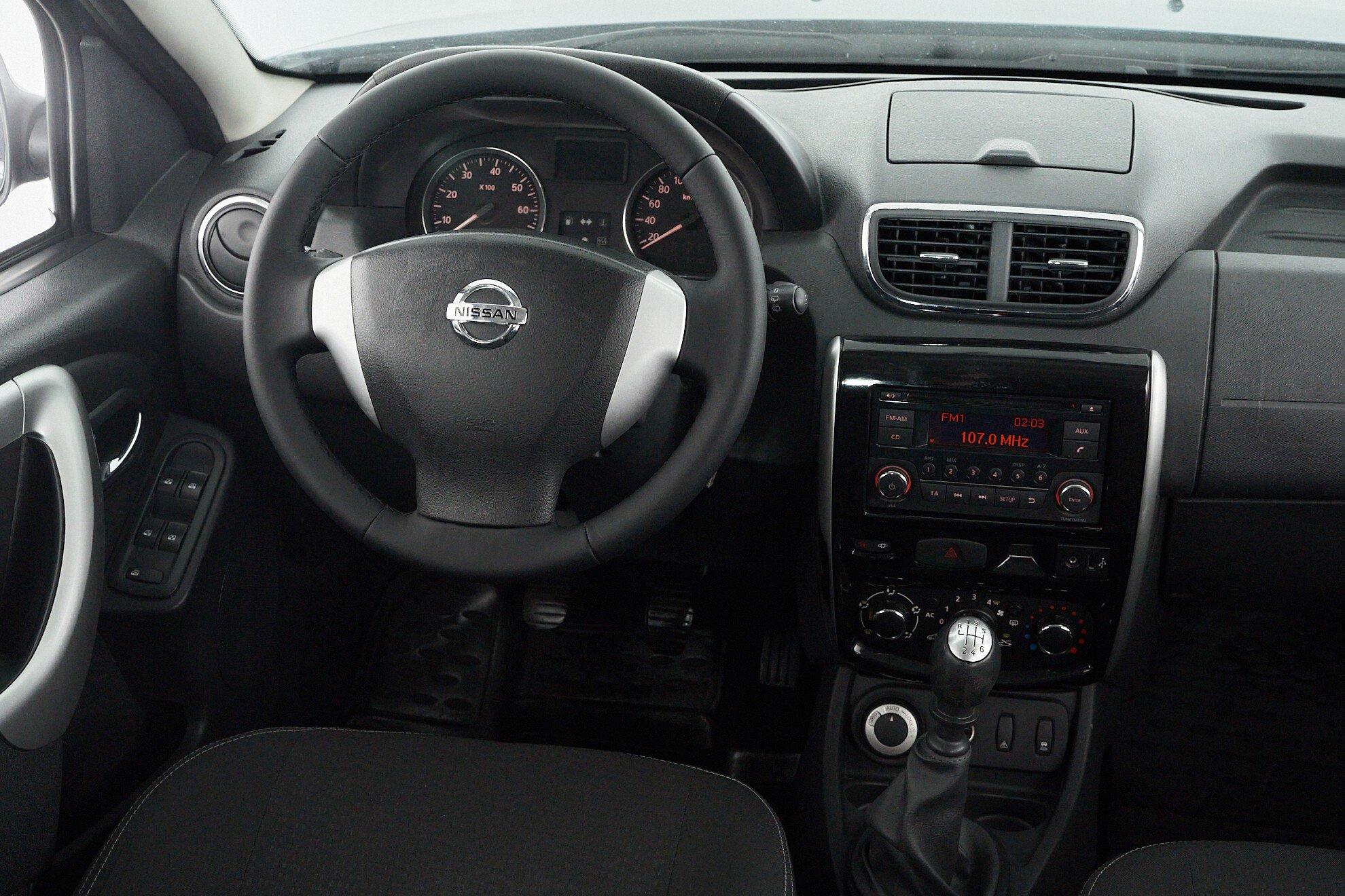Nissan Terrano 2014, синий