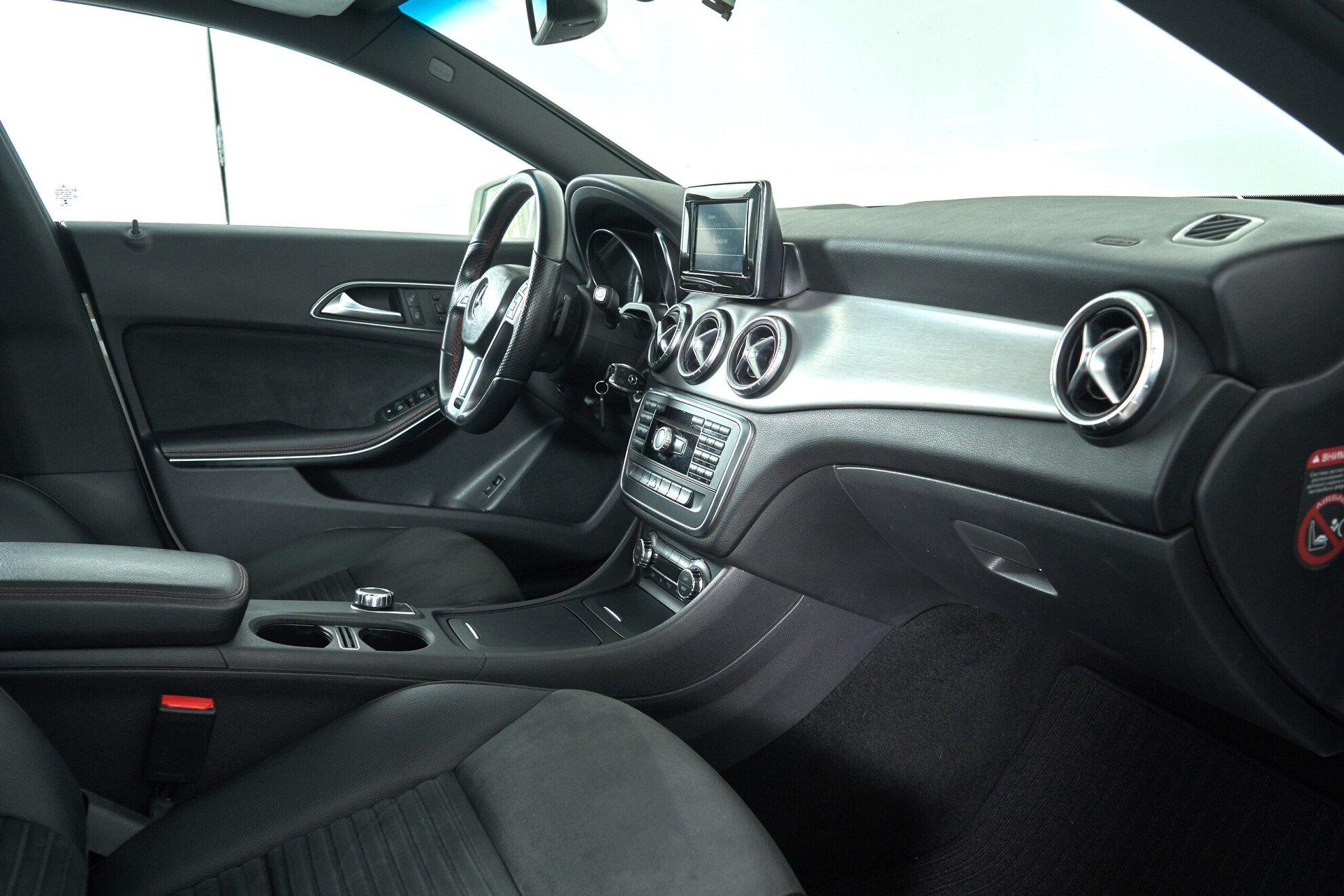 Mercedes-Benz CLA 2013, белый