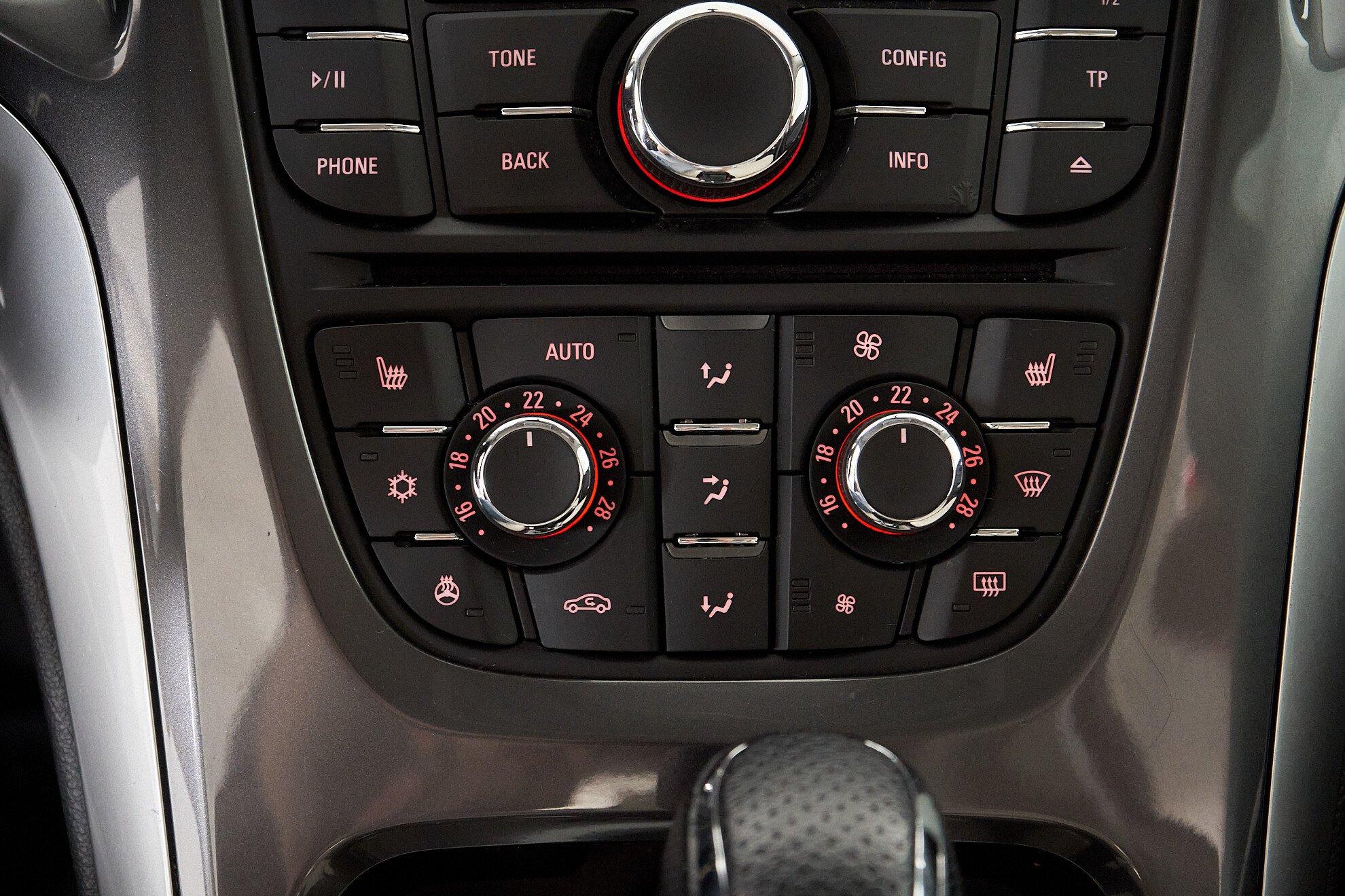 Opel Astra 2014, черный