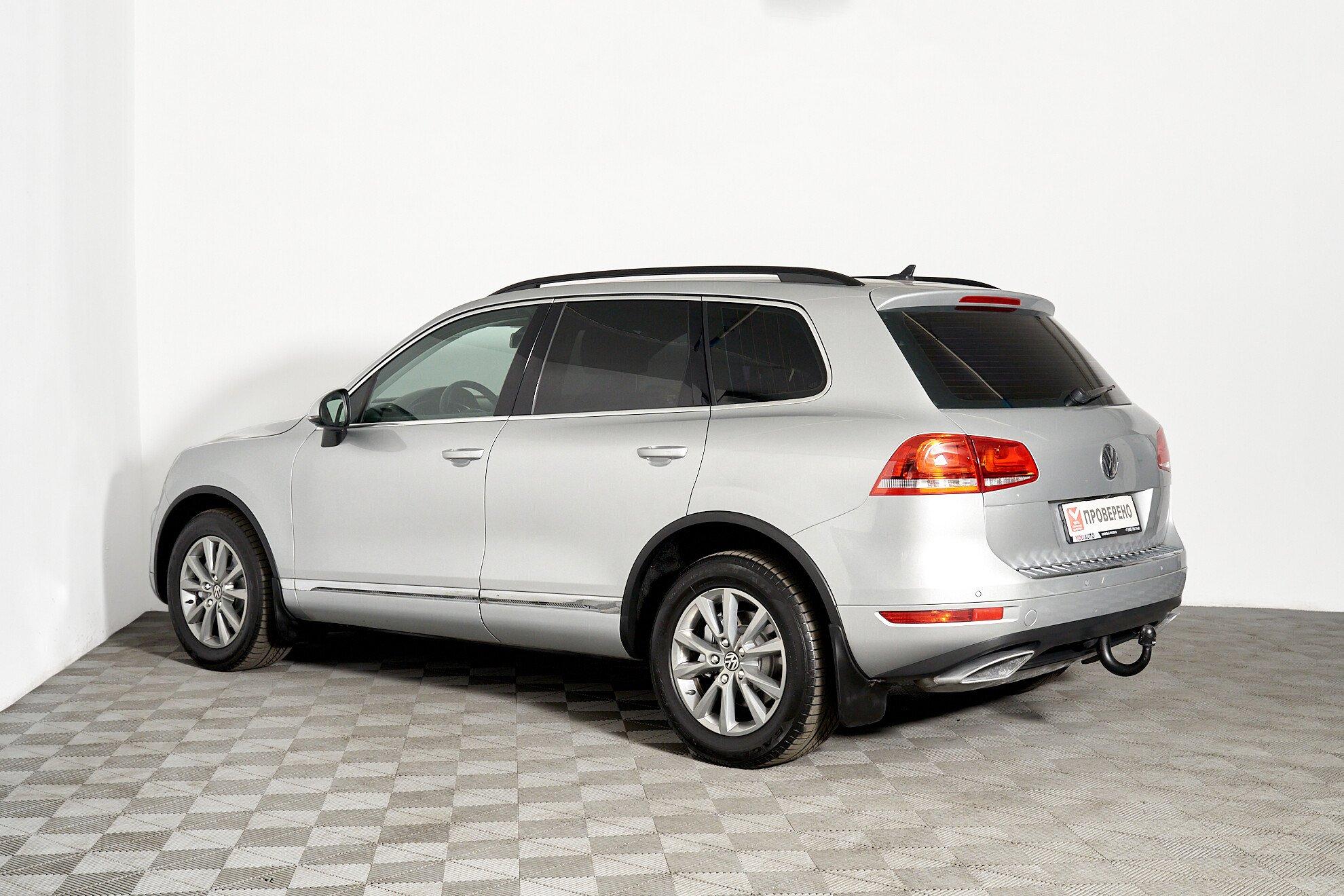 Volkswagen Touareg 2011, серебряный