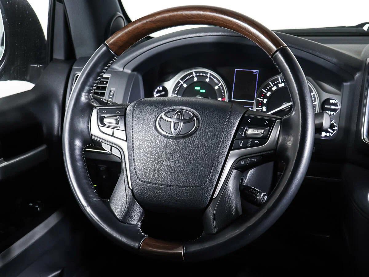 Toyota Land Cruiser 2018, черный