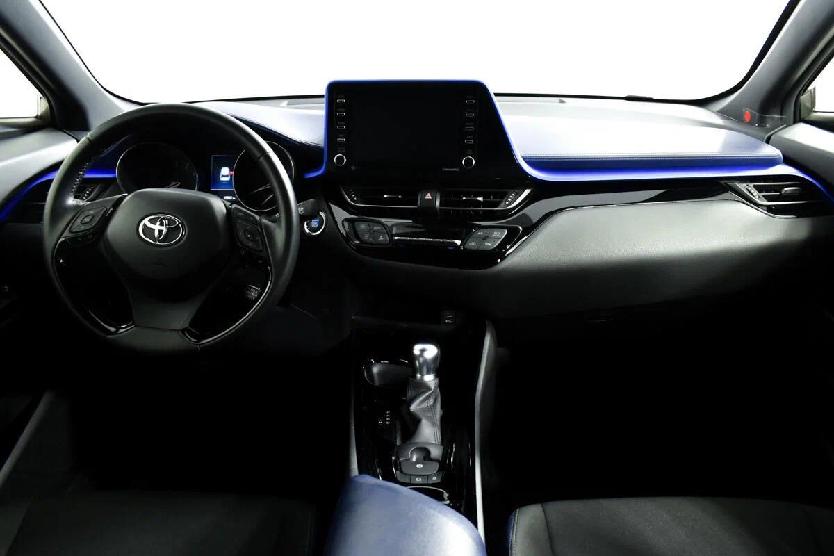 Toyota C-HR 2021, зеленый