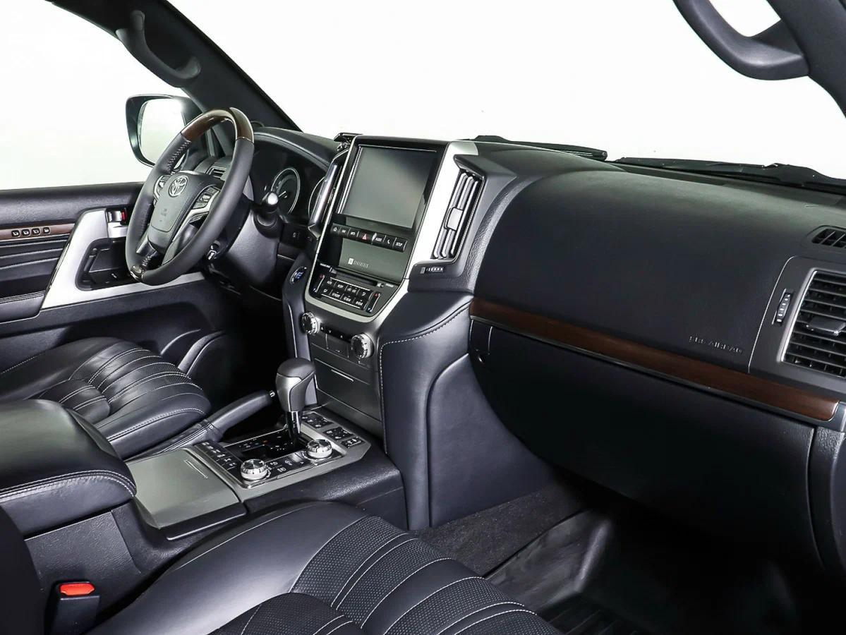 Toyota Land Cruiser 2019, черный