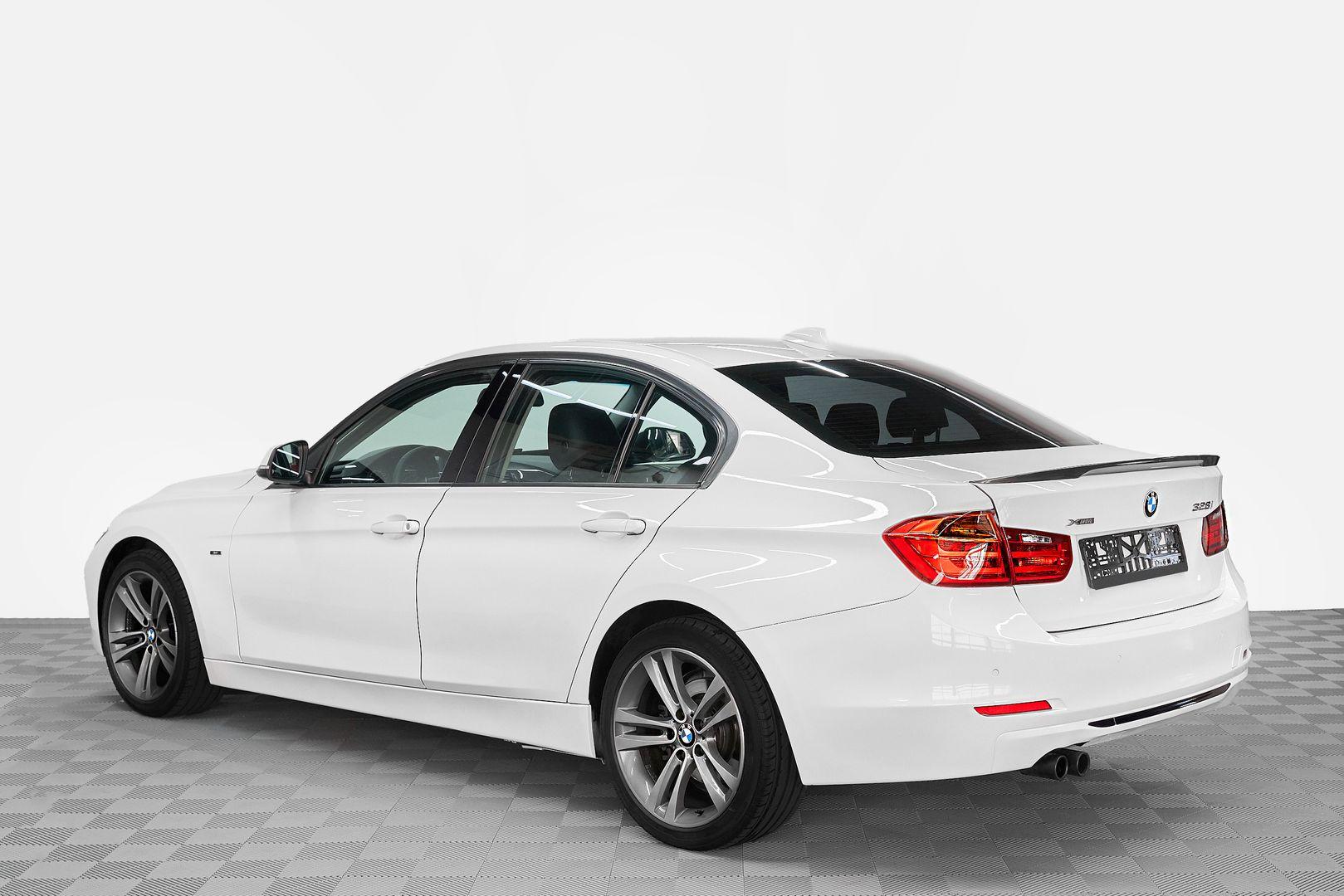 BMW 3 серии 2013, белый