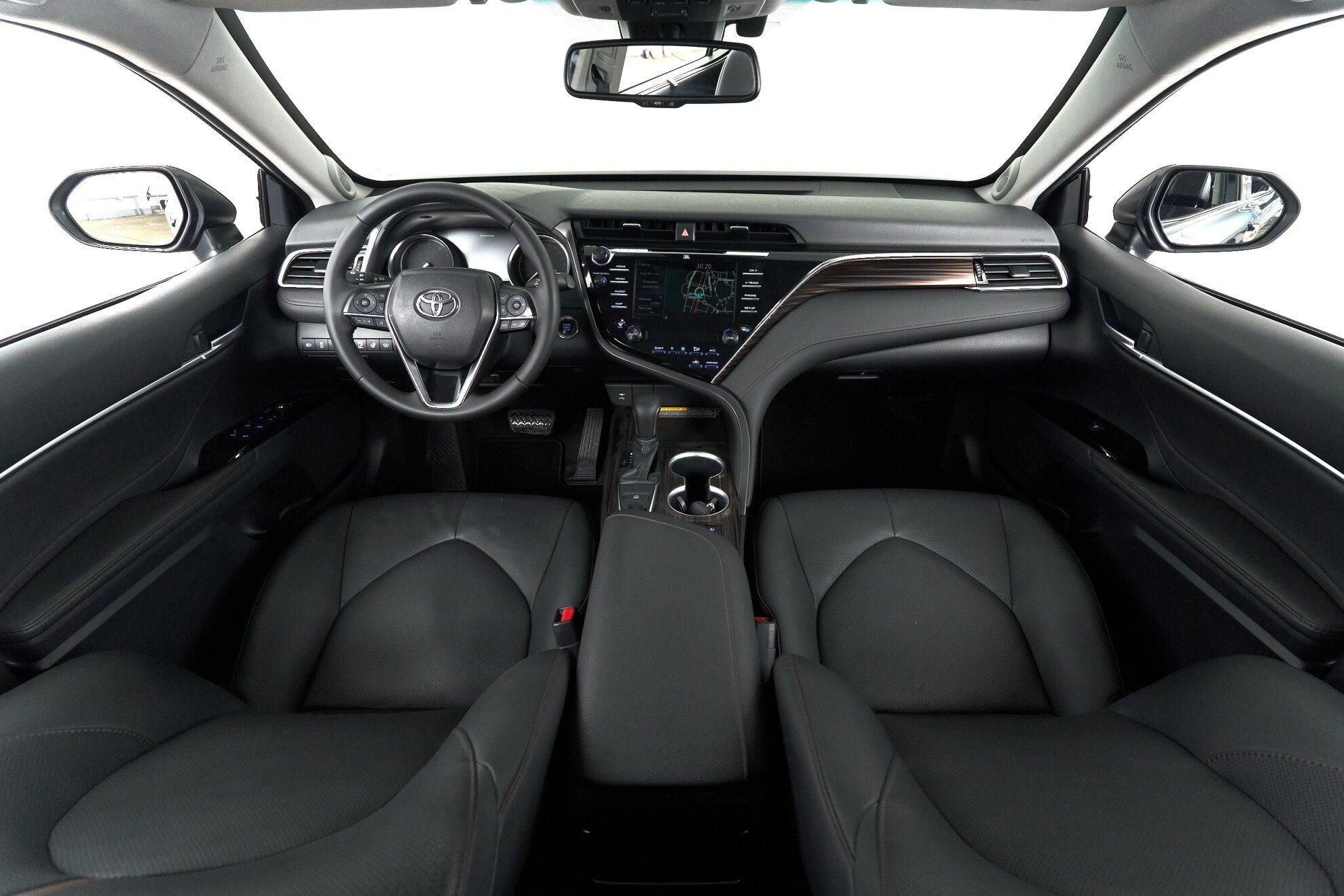 Toyota Camry 2019, синий
