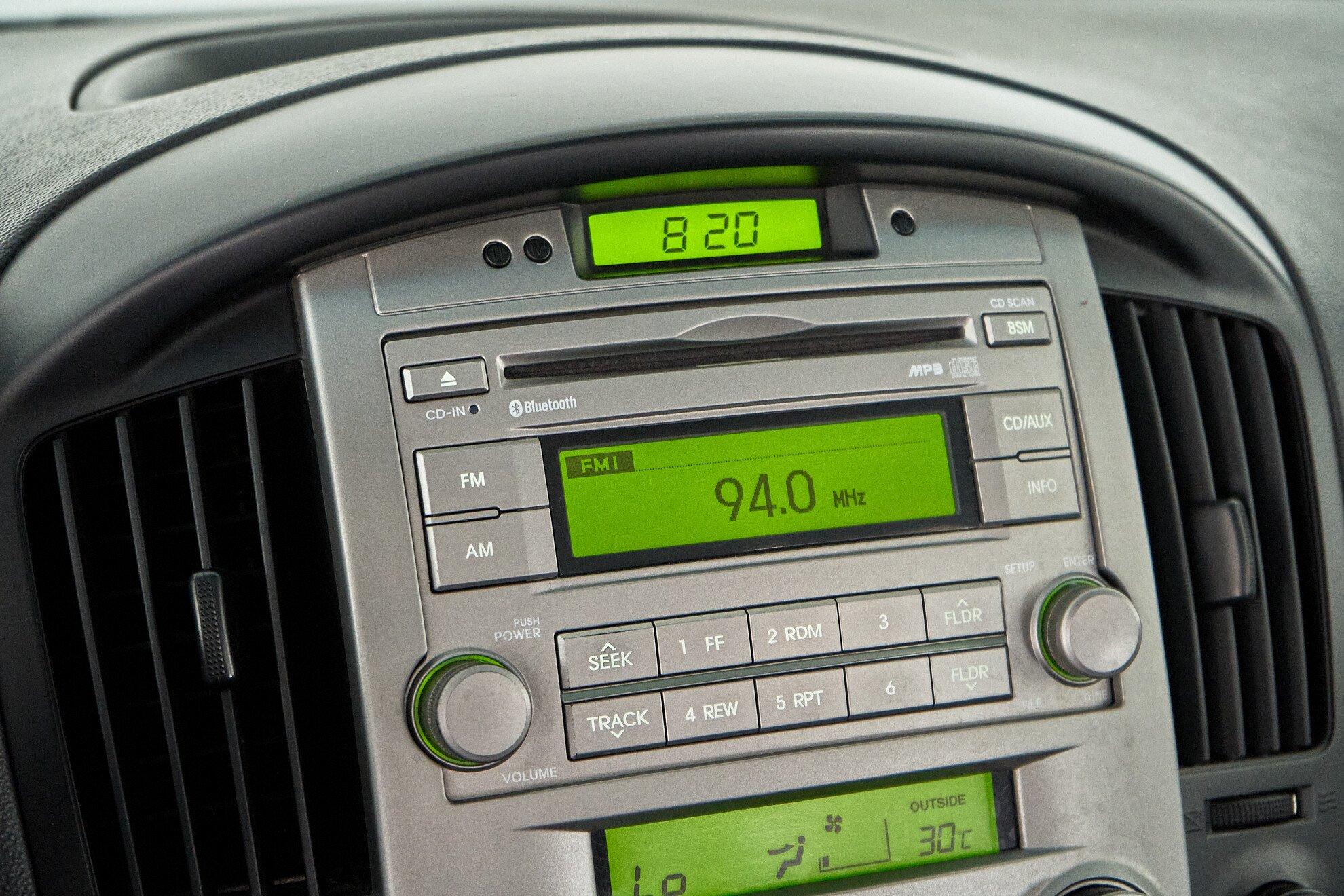 Hyundai Grand Starex 2012, серебряный