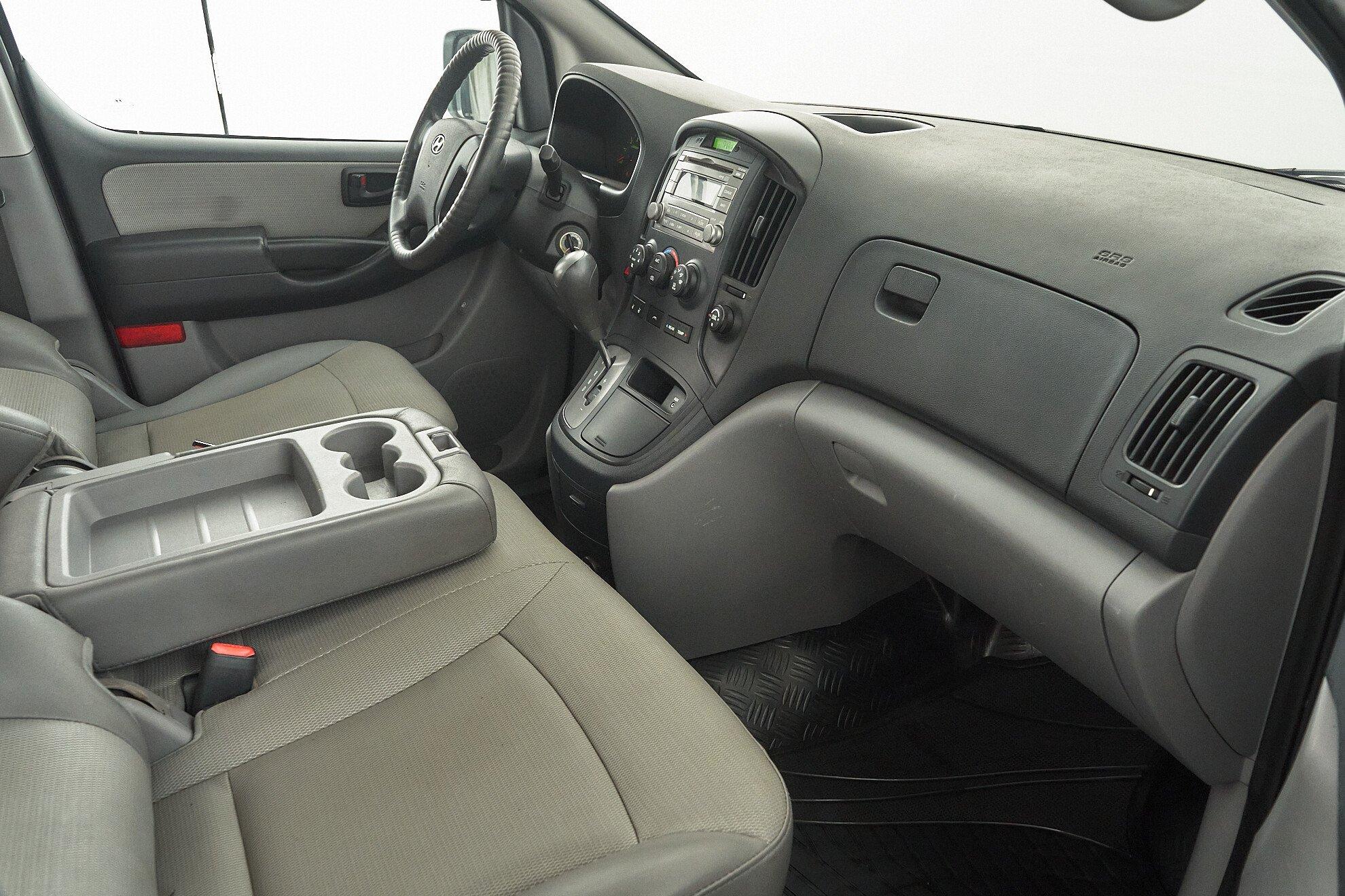 Hyundai Grand Starex 2010, серебряный