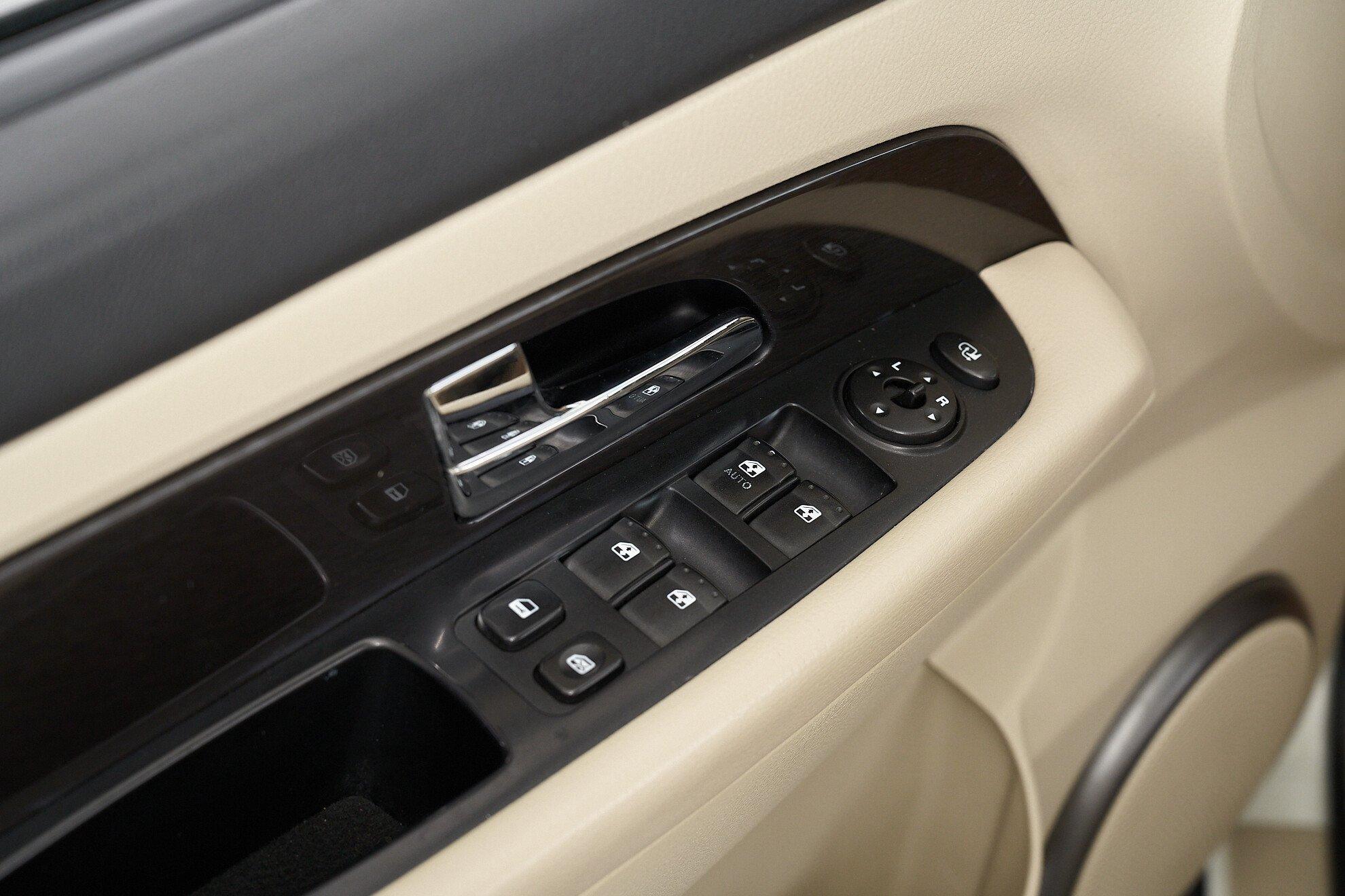 SsangYong Rexton 2012, белый
