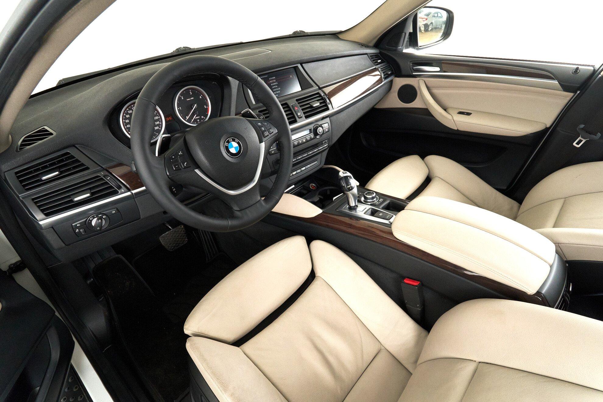 BMW X6 2011, белый