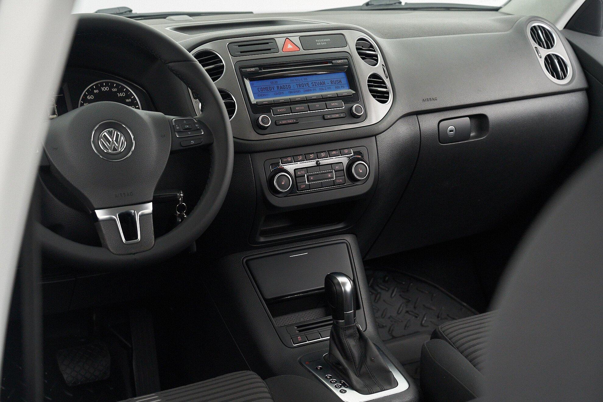 Volkswagen Tiguan 2011, серебряный