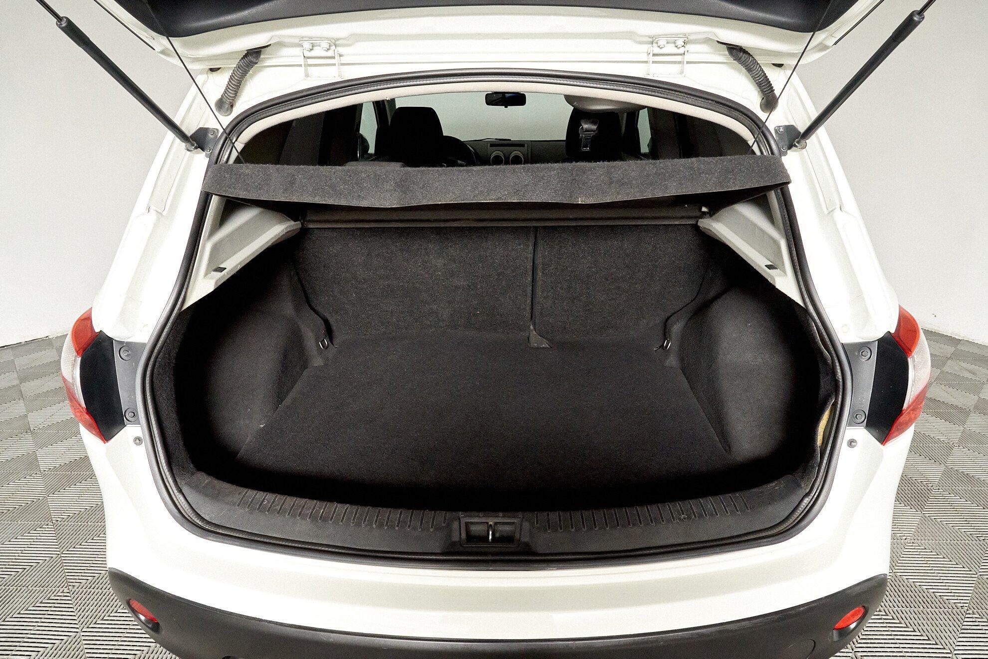 Nissan Qashqai 2012, белый
