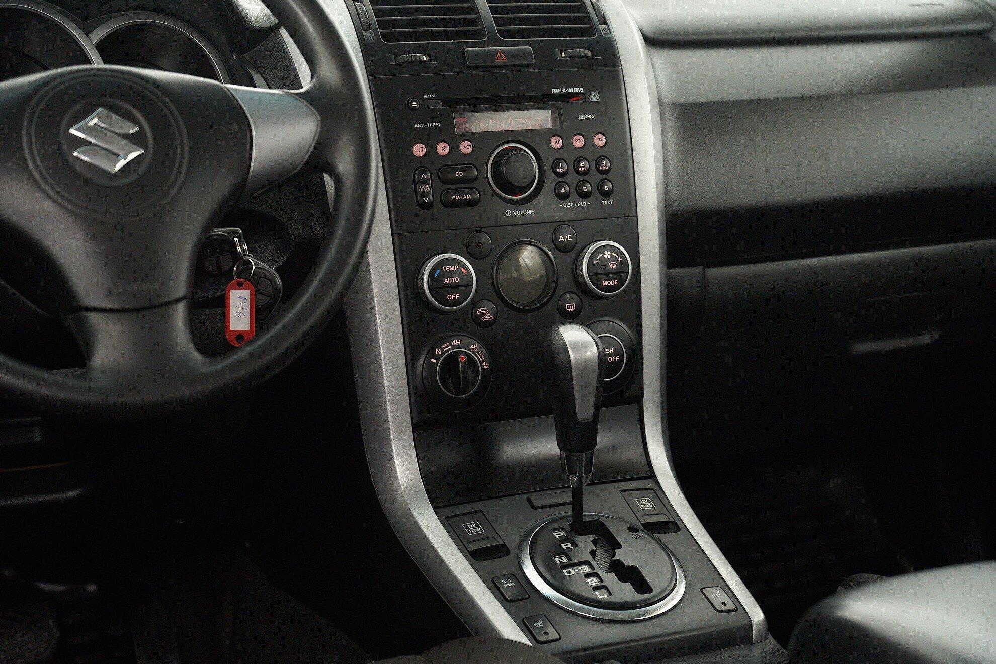 Suzuki Grand Vitara 2011, серебряный