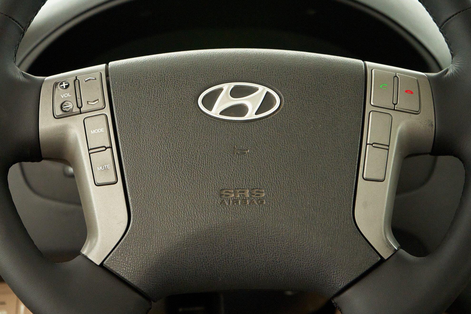 Hyundai Grand Starex 2012, серебряный