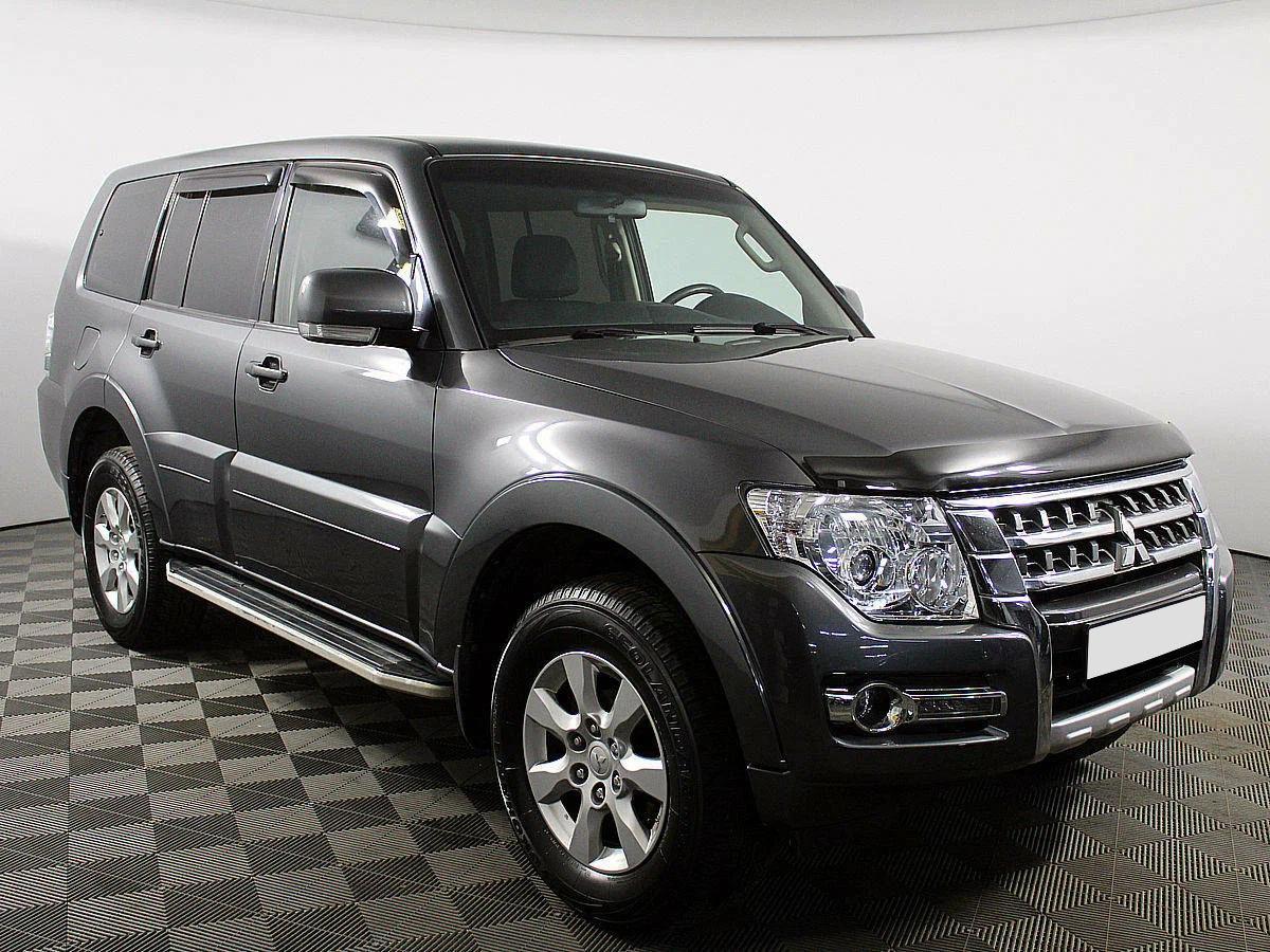Mitsubishi Pajero 2018, серый