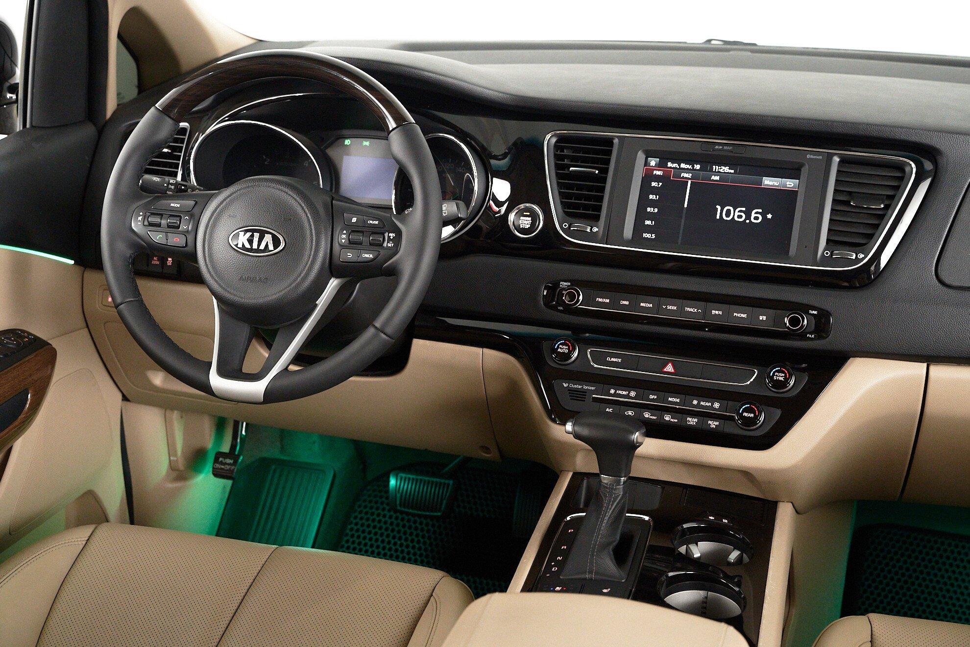 Kia Carnival 2016, черный