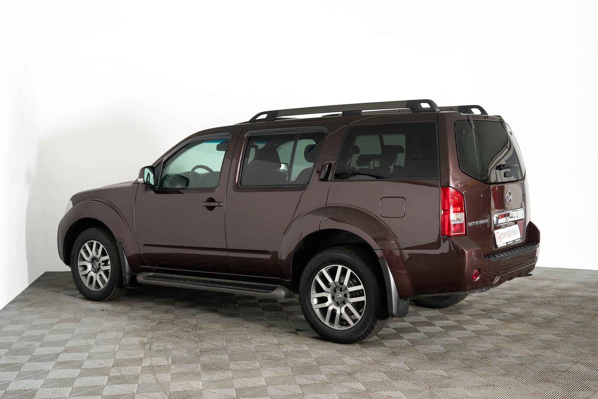Nissan Pathfinder 2011, пурпурный