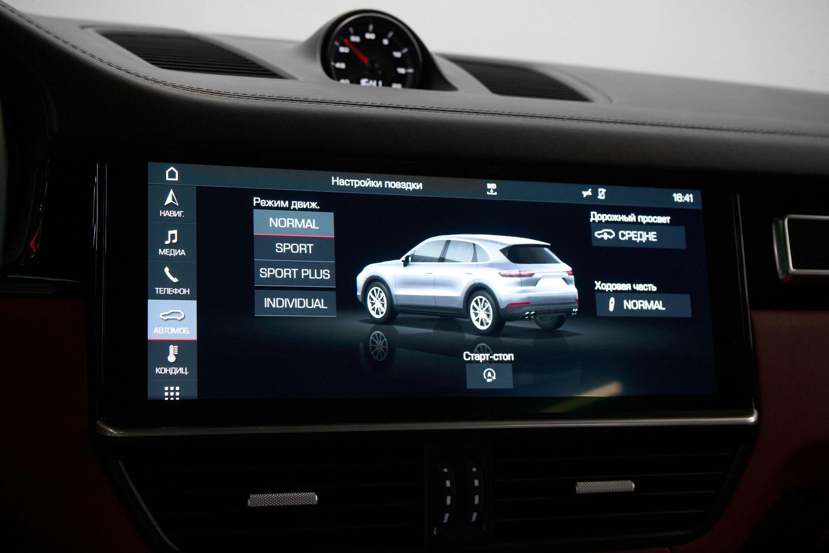 Porsche Cayenne 2019, синий