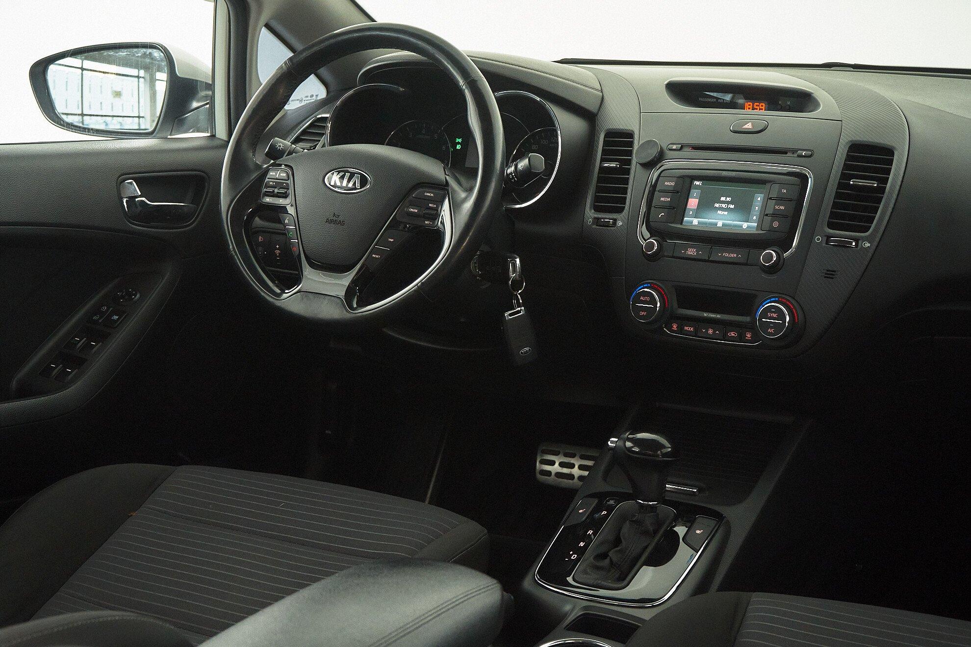 Kia Cerato 2016, белый