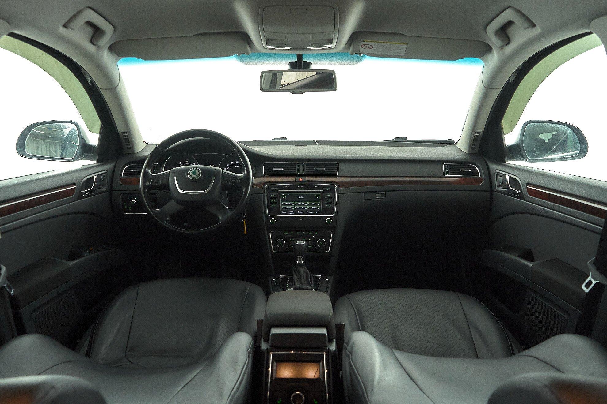 Skoda Superb 2009, черный