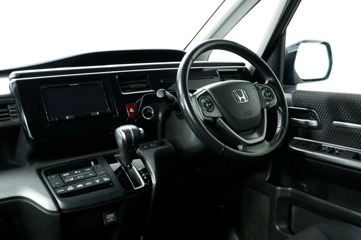 Honda Stepwgn 2016, серый