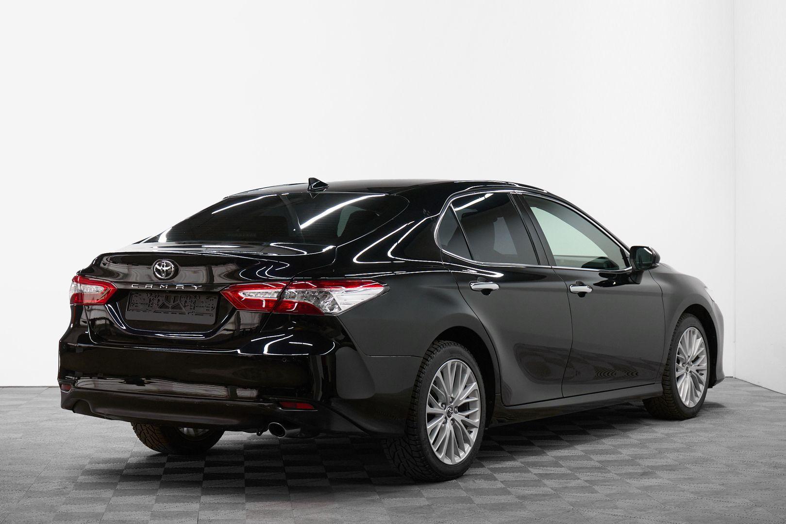 Toyota Camry 2020, черный