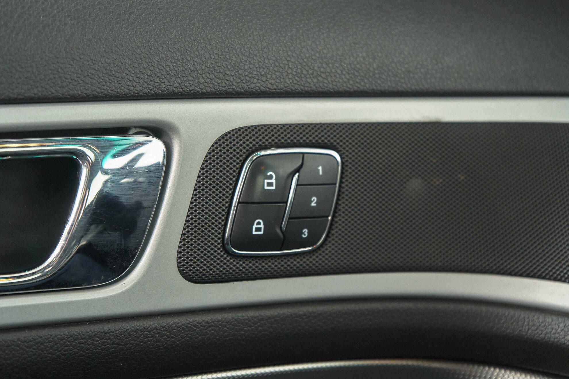 Ford Explorer 2014, черный