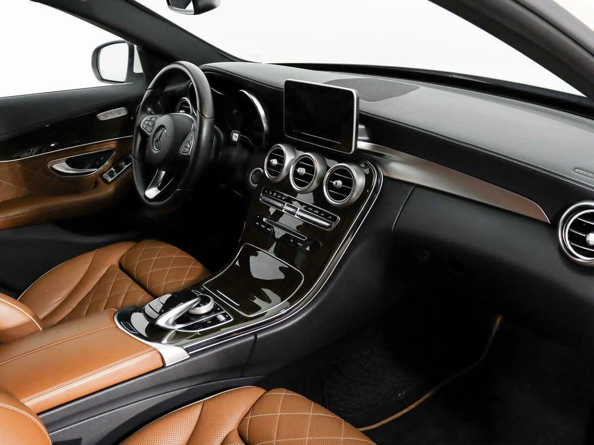 Mercedes-Benz C-Класс 2018, белый