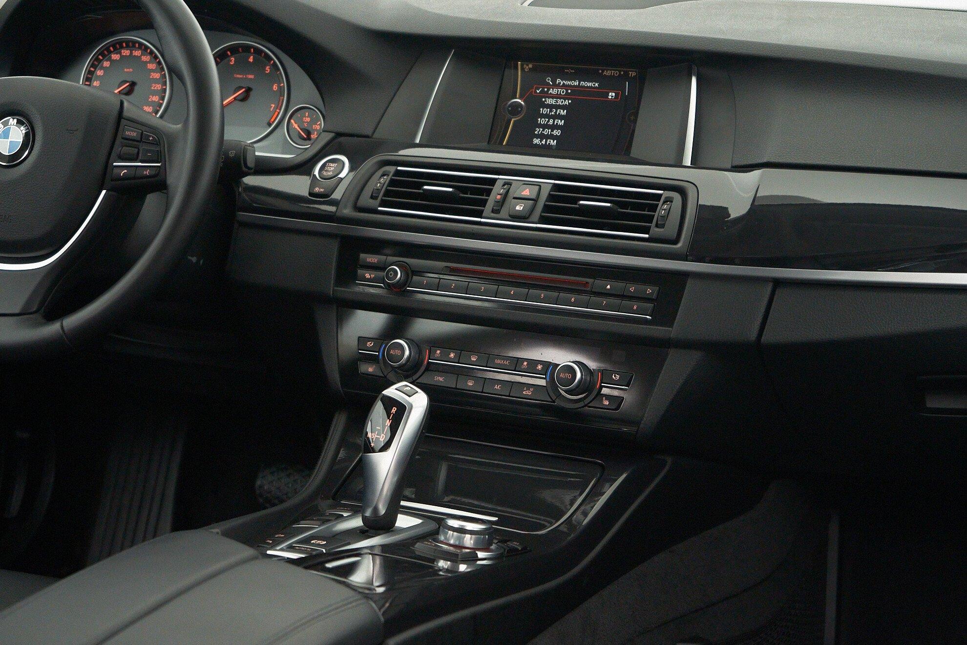 BMW 5 серии 2013, белый