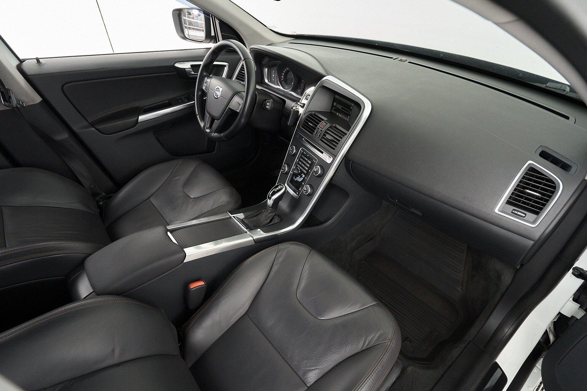 Volvo XC60 2014, белый