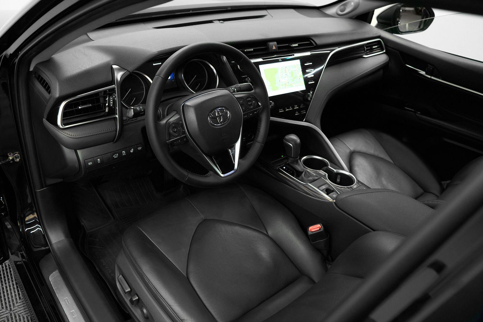Toyota Camry 2020, черный