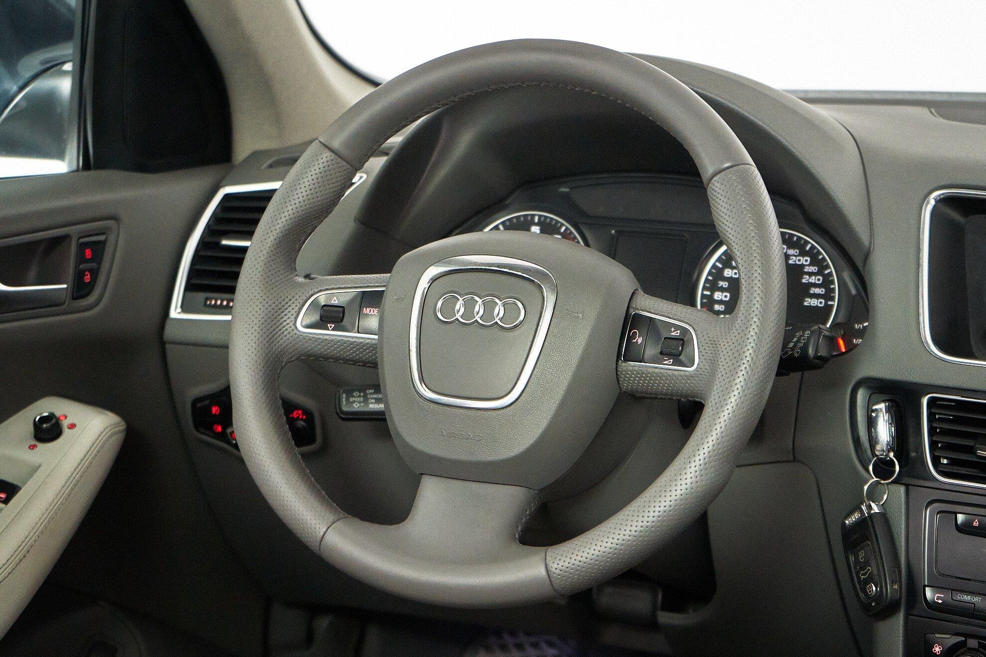 Audi Q5 2011, серый