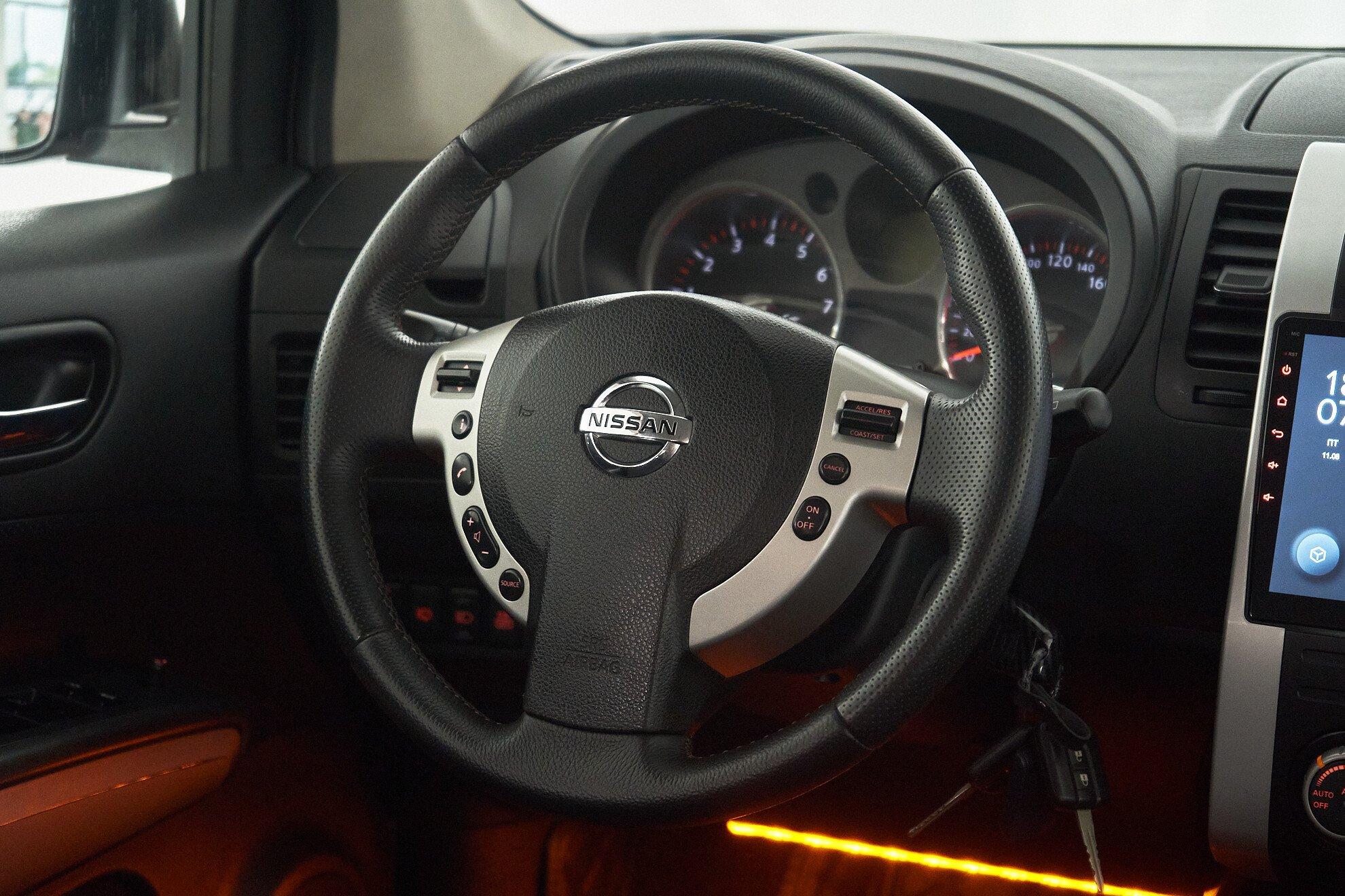 Nissan X-Trail 2010, серый