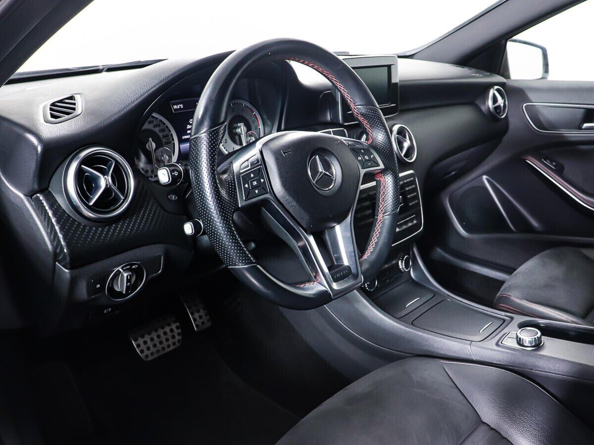 Mercedes-Benz A-Класс 2015, серебряный