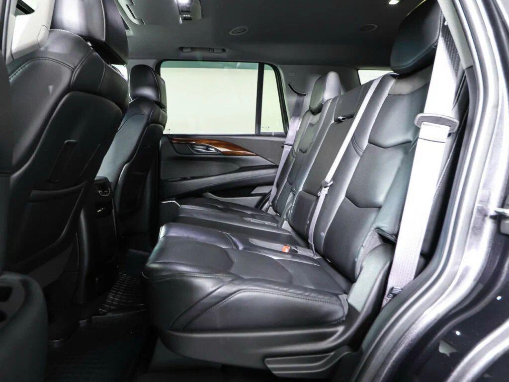 Cadillac Escalade 2018, серый