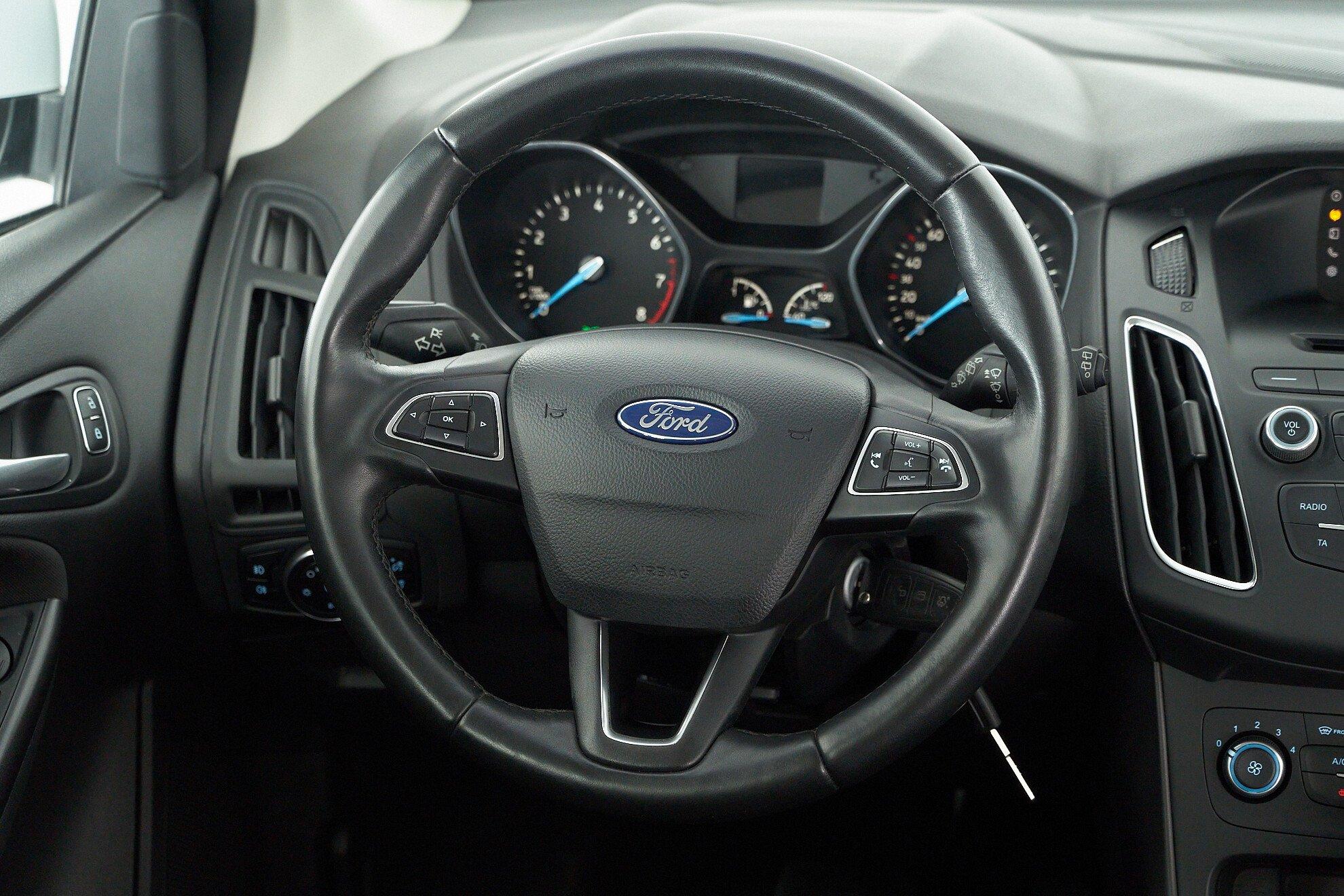 Ford Focus 2016, белый